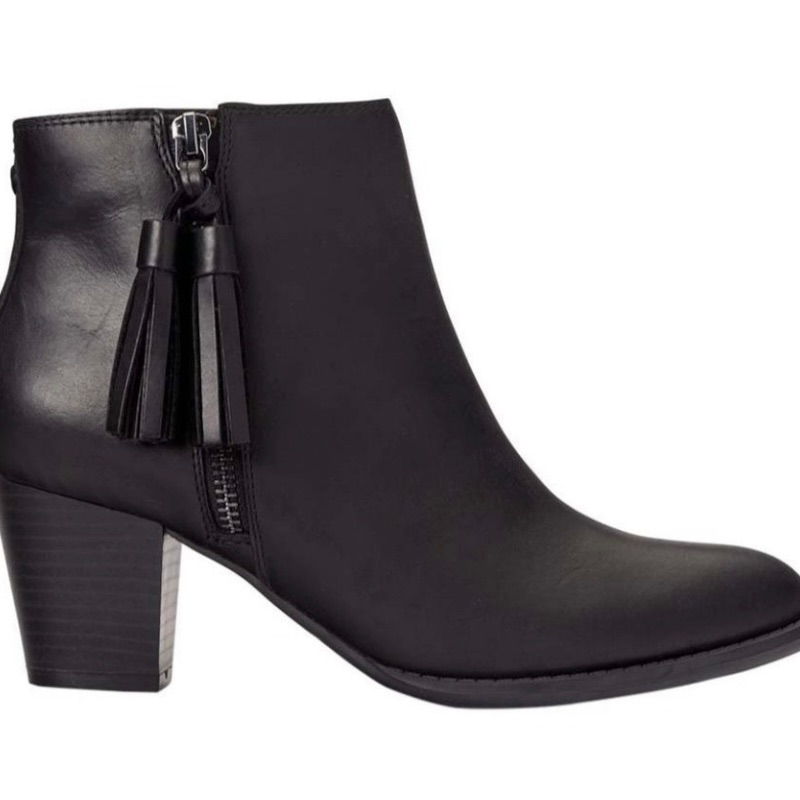 Black Vionic Boots